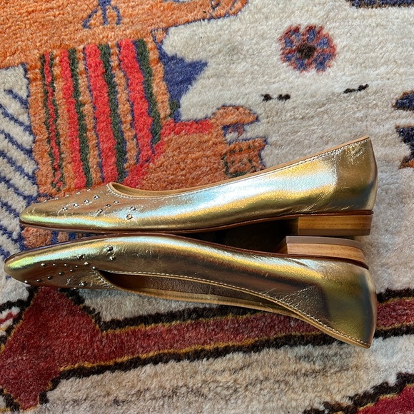 Beautiful like new vintage gold leather flats. Beacon made in the USA. Size 7.5N - Picture 4 of 8